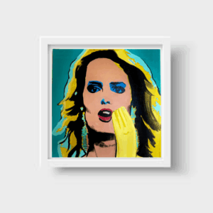 📺✨ **“Trinitron” – Print Enmarcada Cecilia Bolocco en amarillo