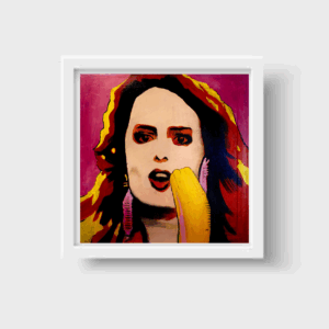 📺✨ **“Trinitron” – Print Enmarcada Cecilia Bolocco en Rojo**